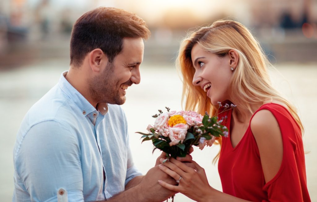 Отношения в паре. Почему перестал муж дарить цветы и говорить комплименты
